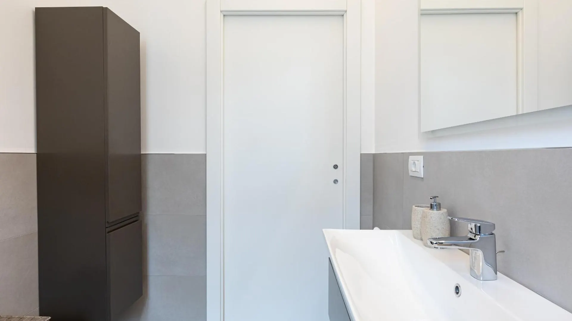 Certosa Enchanting Apartment With Balcony - Top Collection Milán Italia