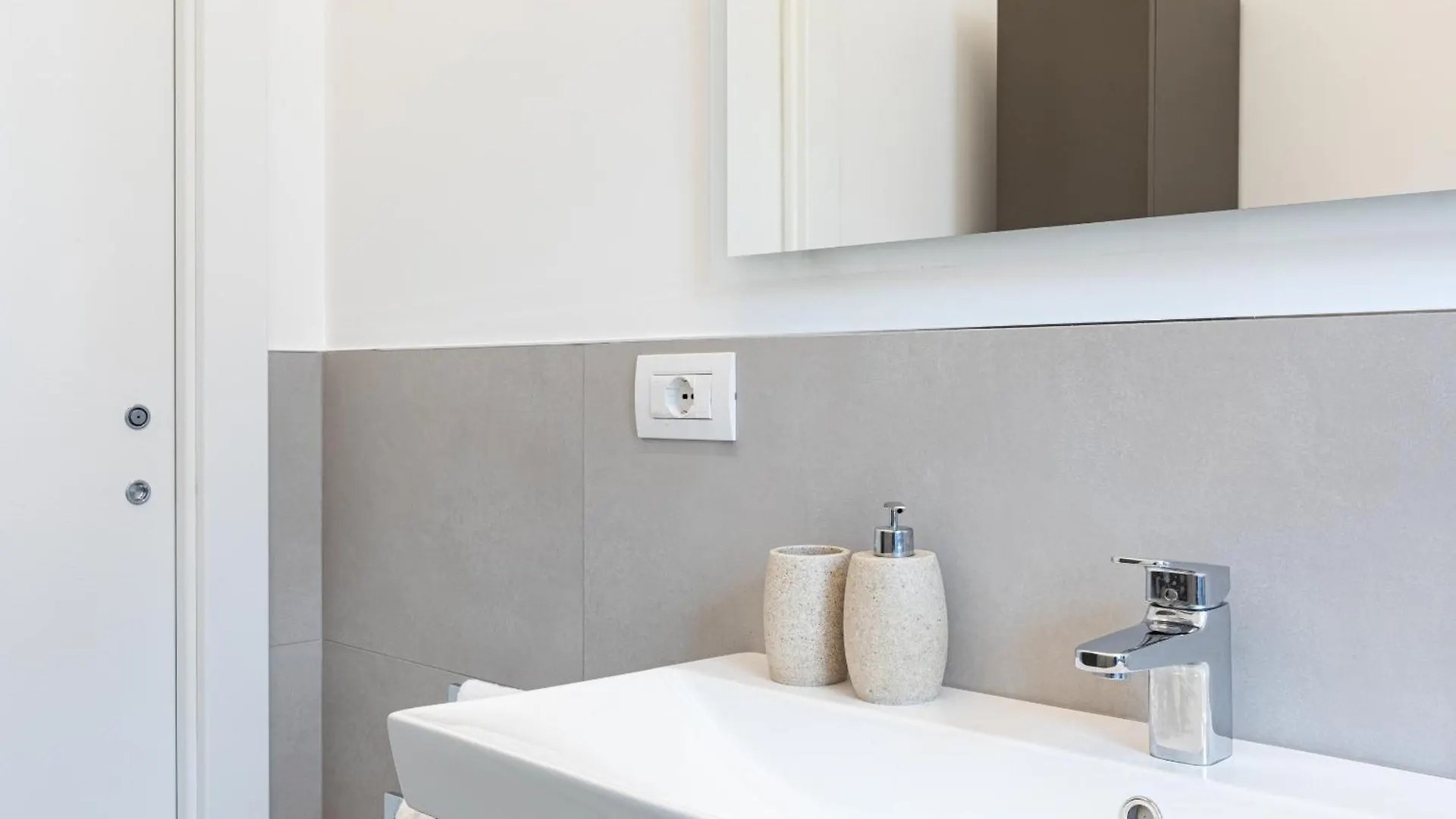 Certosa Enchanting Apartment With Balcony - Top Collection Milán