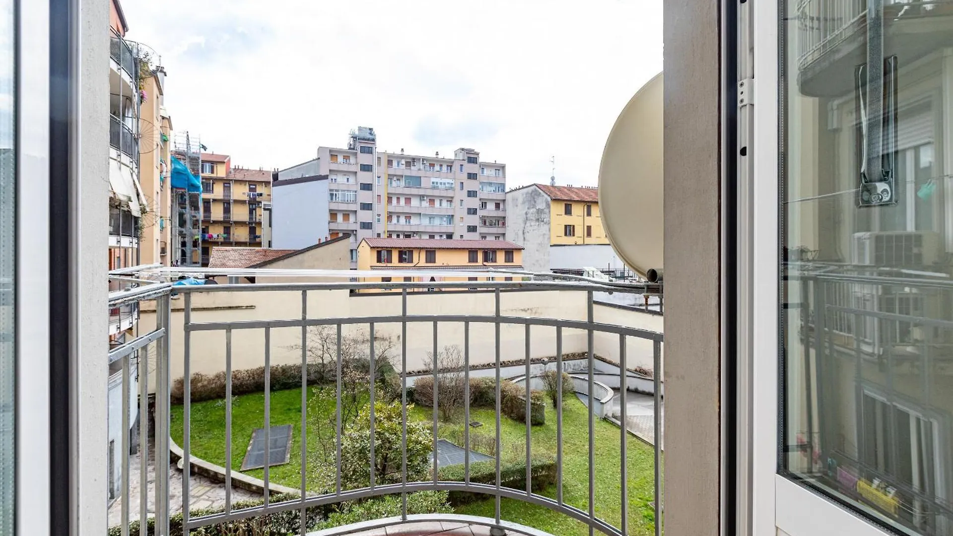 Certosa Enchanting Apartment With Balcony - Top Collection ミラノ