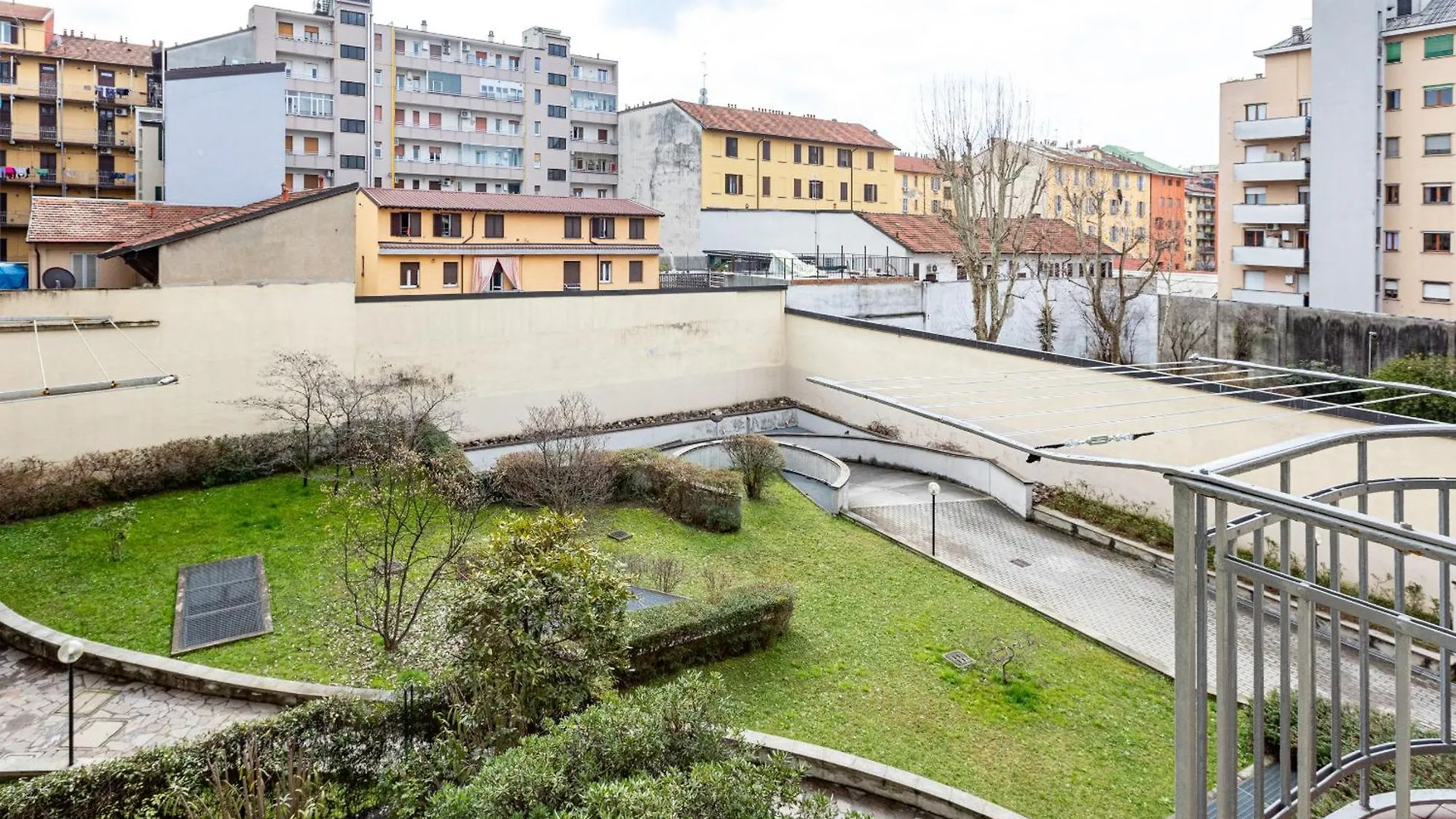 Certosa Enchanting Apartment With Balcony - Top Collection ミラノ 0*,  イタリア